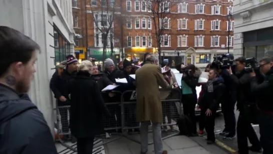 2016-01-29 Hugh Laurie arriving BBC radio 2