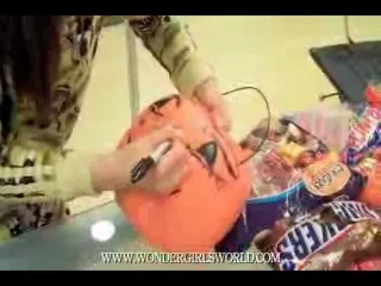 Sohee Making the Halloween Basket