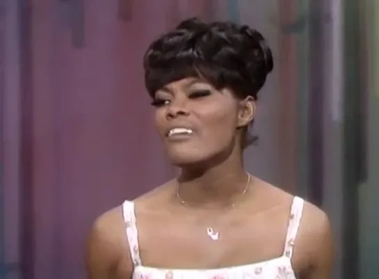 Dionne Warwick "I Say A Little Prayer" on The Ed Sullivan Show (1968)