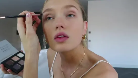 How To Get Victoria’s Secret Angel Romee Strijd’s Fresh Beauty Look