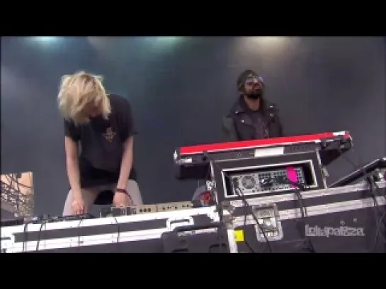 Crystal Castles - Lollapalooza Live 2013