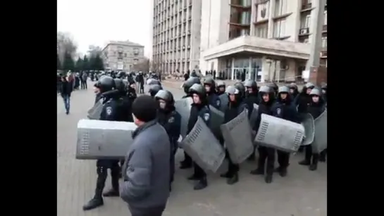 Противостояние у Донецкой ОГА 5 марта 2014 :