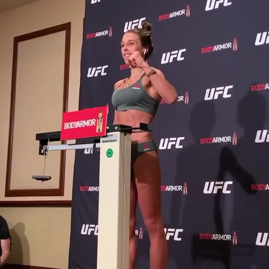 joanna jedrzejczyk - official weigh-ins