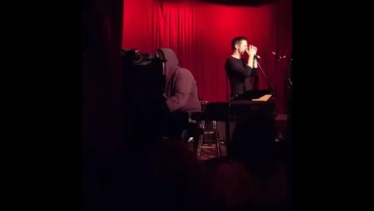 Jeremy Renner sings “House of the rising Sun” with his friend Brother Sal at the “Hotel Café” in LA on February 9, 2017