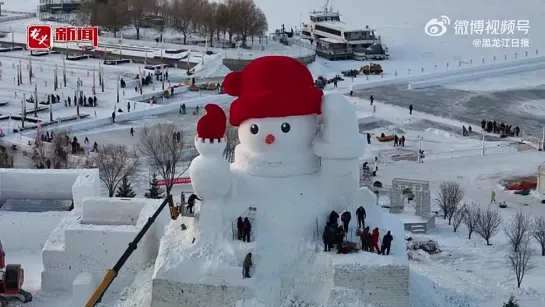 20-метровый снеговик в Харбине