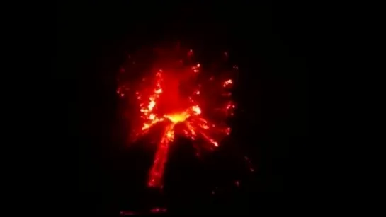 Anak Krakatau Erupsi dr Jarak 4 km. Ngerriiiii 😱