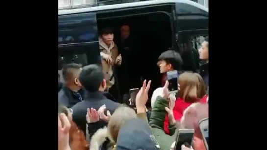 180312 EXO Lay Yixing @ Ukraine (19)