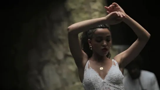 FKA twigs – Hide