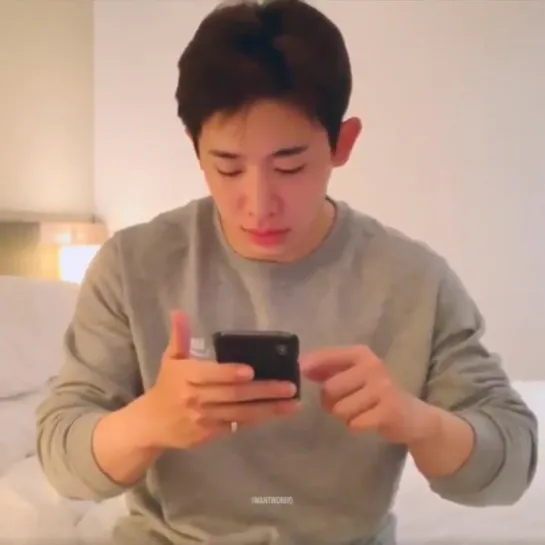 [VK][190607] Wonho reading in 5 different languages @ VLIVE