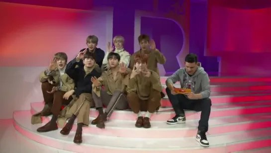 [VK][22.12.18] MONSTA X Answers Your Fan Questions @ TRL