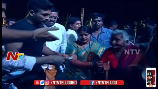 Allu Arjun Distributes Cheque to Army Families @ Naa Peru Surya Audio Launch ¦¦ NTV