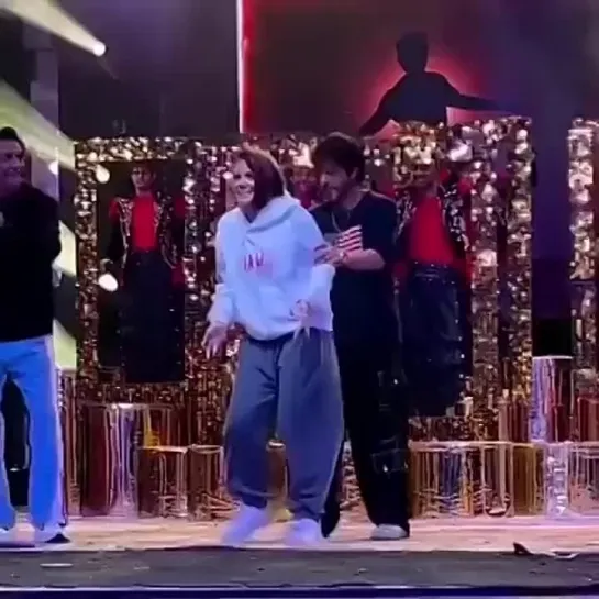 Видео от SHAH RUKH KHAN & ALLU ARJUN // SRK & AA (18+)