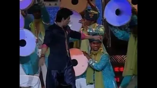 Shahrukh Khan and Madhuri Dixit Performance 56th Filmfare Awards - 2011