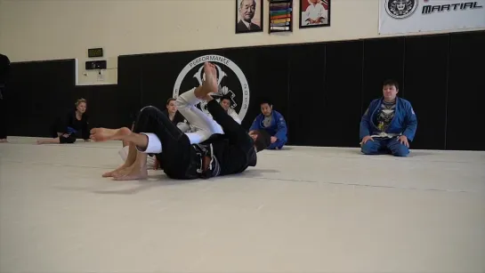 Caio Terra - 4 Berimbolo Pushing the Pants - Grip Variation