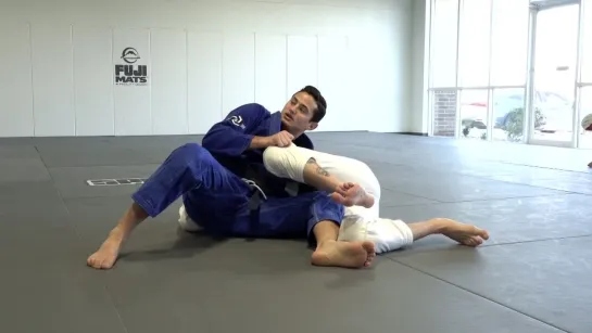 Caio Terra - 4 HIP SWITCH PASS USING THE KNEE