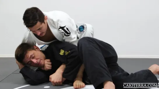 Caio Terra -  4 Collar Choke on the Back to Collar Choke on Mount Using the Shin