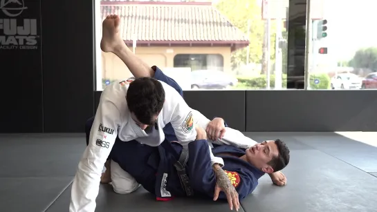 Caio Terra 4 - LEG HUG TRIANGLE (KNEELING IN CLOSED GUARD)