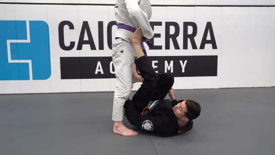 Caio Terra - COLLAR SLEEVE CONTROL TO TRIANGLE (WHEN OPPONENT POSTURES ON THE OMOPLATA)