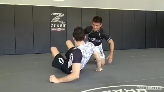 Caio Terra (side ctrl escape) - 5 Side Control Escape to Half Guard When Opponent Based Sideways