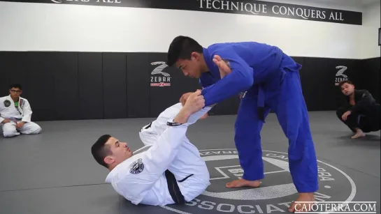 Caio Terra spider guard - FOOT ON BICEPS TO THE BACK