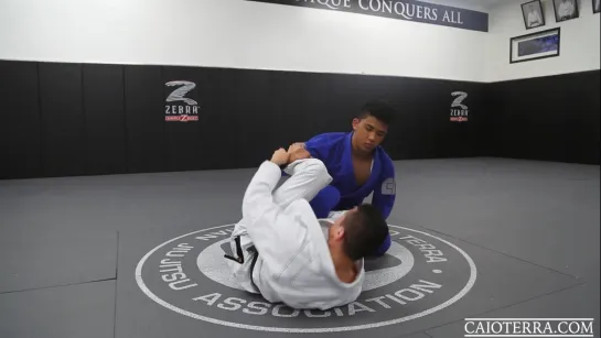 Caio Terra spider guard - FOOT ON BICEPS SWEEP WHEN OPPONENT GOES ON HIS KNEE