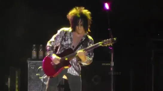 STEVE STEVENS AMAZING GUITAR SOLO