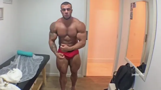 Bodybuilder Marcello posing⁄ Bodybuilding HD