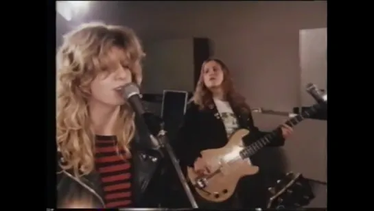 Girlschool - The Hunter [live]