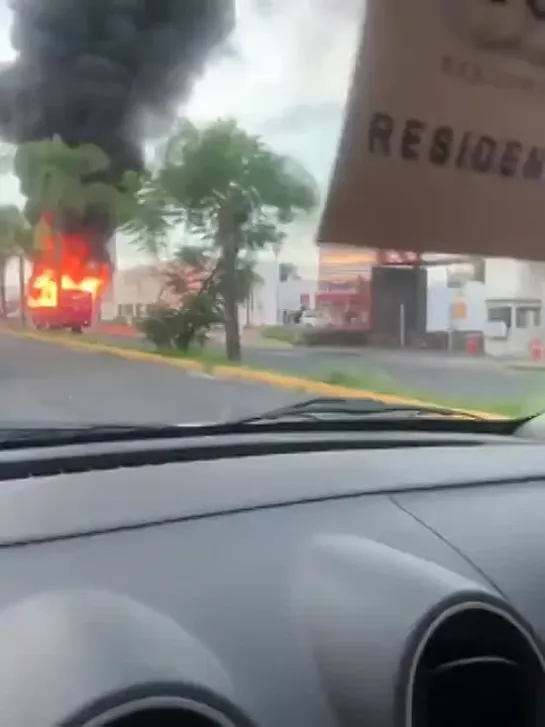 🇲🇽🔥Последствия атаки картеля «Новое поколение Халиско» в штатах Гуанахуато и Халиско.