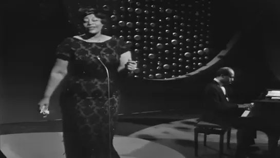 Ella Fitzgerald & Paul Smith Quartet - Mack The Knife