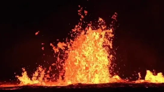 EpicLava Fissure in the river!