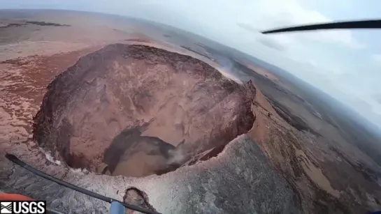 Massive crater collapse - USGS helicopter footage 08.06.2018