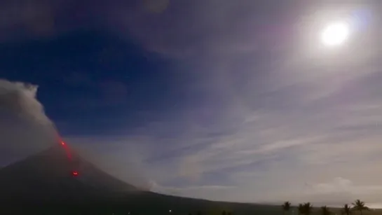 Super Blue Blood Moon and Mayon volcano