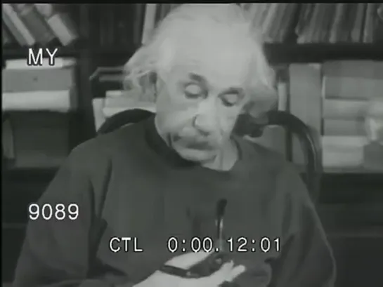 Albert Einstein - Smokes His Pipe/upx.net.ru/p/IhQxUz0UkcUP-X