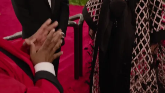 2015 // Lady Gaga > Met Gala [Tapis rouge] (Gagavision.net)