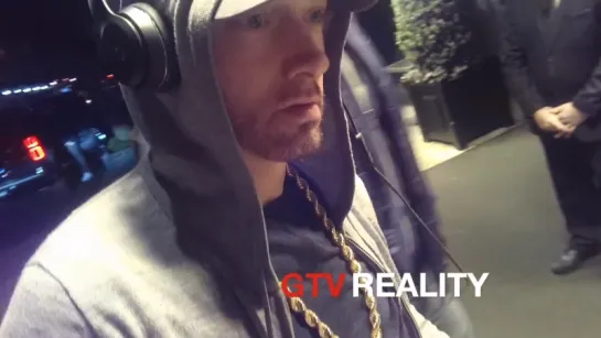 Eminem signs autographs - november 19, 2017