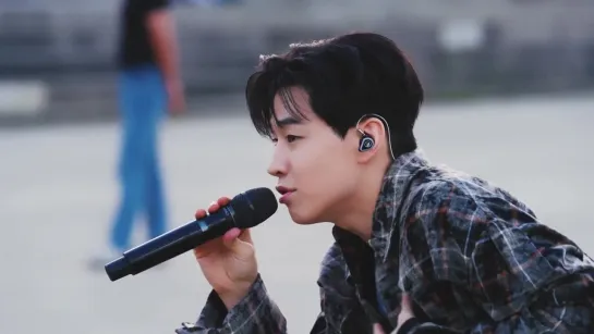 HENRY – 'Real Love (사랑 좀 하고 싶어)' Live Busking @ HanRiver