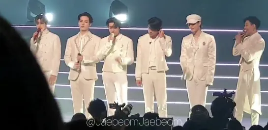 [FANCAM:TOUR] 190818 «OUR LOOP TOUR 2019: Love Loop» в Фукуоке, Япония (день-2).