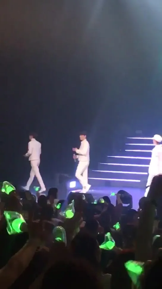 [FANCAM:TOUR] 190818 «OUR LOOP TOUR 2019: Love Loop» в Фукуоке, Япония (день-2).