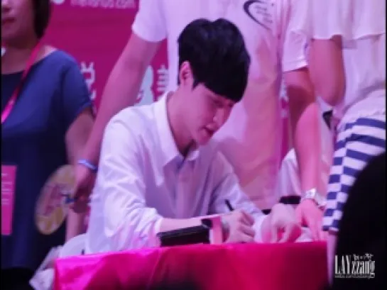 [FANCAM] 140728 EXO-M (LAY Focus) @ Meilishuo Fansign