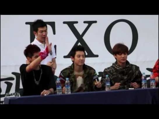 [FANCAM] 130615 Chanyeol & Kai Dancing Wolf  @ Cheongnyangni Fansign [2]