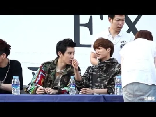 [FANCAM] 130615 Chanyeol & Kai Dancing Wolf  @ Cheongnyangni Fansign