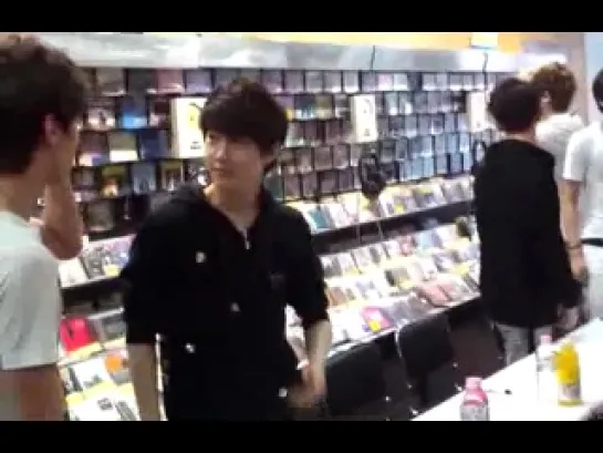 [FANCAM] 120509 EXO-K Gwangju Fan Sign Event