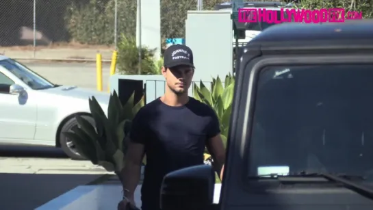 Taylor Lautner Wears A Johnnies Pastrami Hat While Picking Up A Suit From John Varvatos 9.30.16