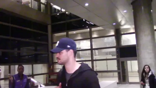 Taylor Lautner Looks Stern When Asked Who Hes Dating At LAX