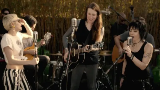 Joan Jett & Laura Jane Grace feat  MileyCyrus - Androgynous (Happy Hippie Backyard Sessions)