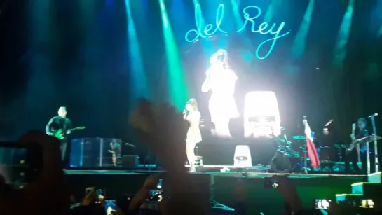 Lana Del Rey – Old Money (Live @ «Corona Capital Festival»)