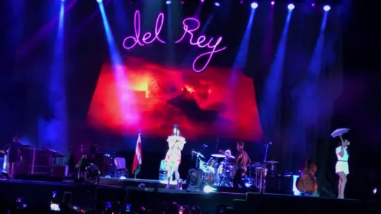 Lana Del Rey – Summertime Sadness (Live @ «Corona Capital Festival»)