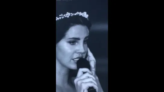 Lana Del Rey – Born To Die (Live @ «Festival des Vieilles Charrues»)