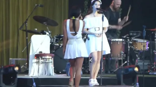 Lana Del Rey – High By The Beach (Live @ «Festival des Vieilles Charrues»)